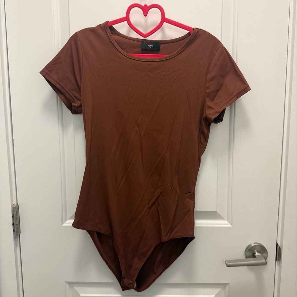 Women’s Ribbed Short-Sleeve Bodysuit in Brown, Size Lp